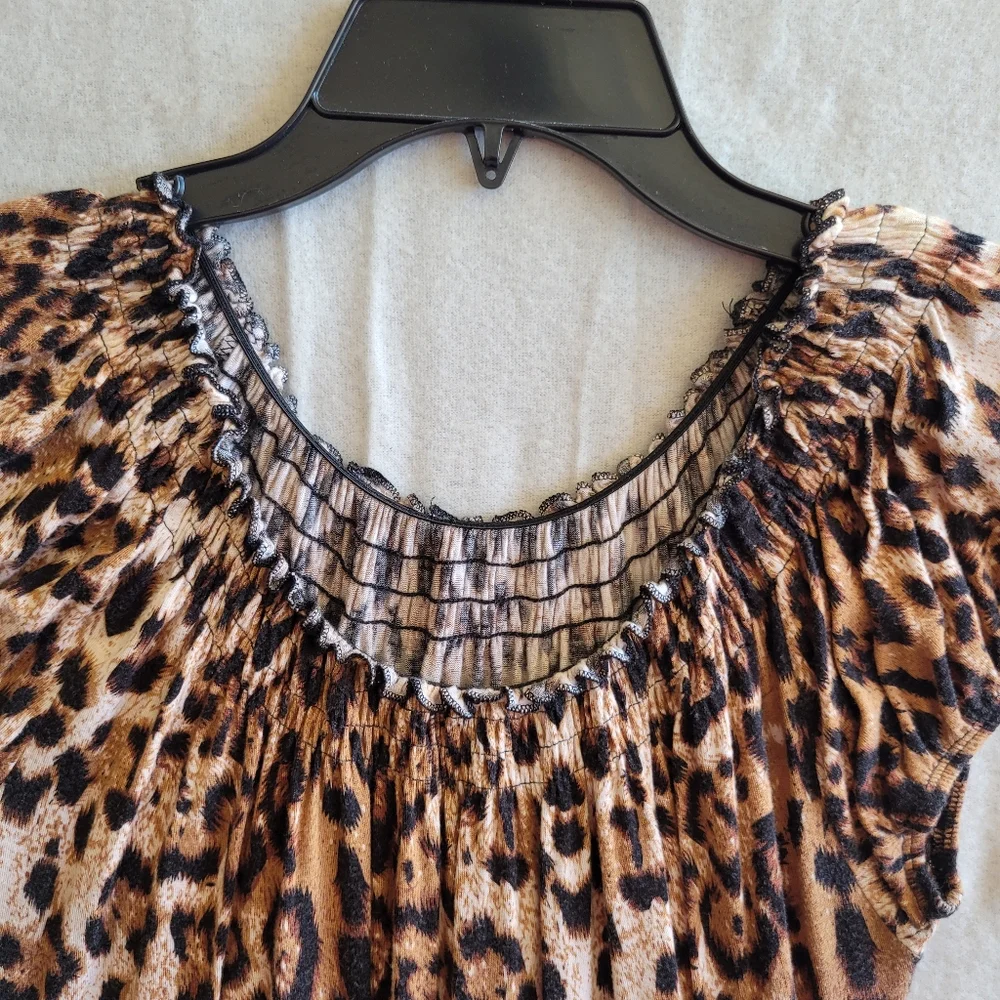 Off The Shoulder Animal Print Top Size M - Picture 2 of 4